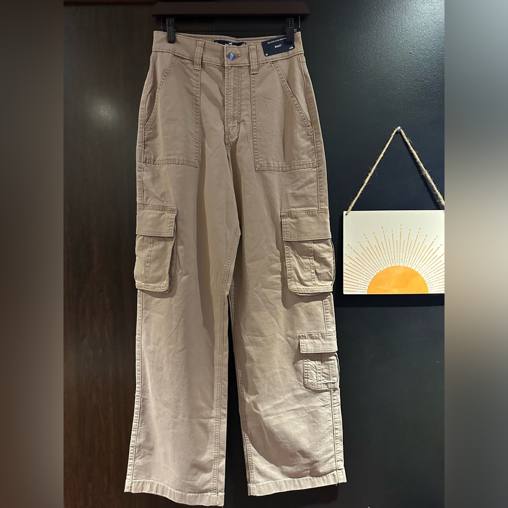 Hollister Cargo Pants in Taupe